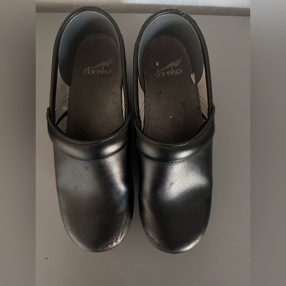 Dansko Black Professional Clogs with Slip-Resistant Sole - Picture 3 of 8
